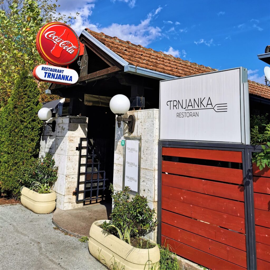 Ulaz u Restoran Trnjanka s natpisom na Trnjanskoj cesti